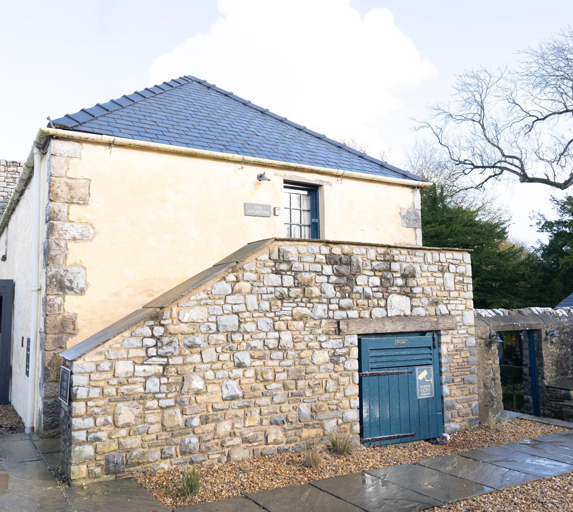 Gileston Manor-Self Catering Apartment Saint Athans Exterior photo